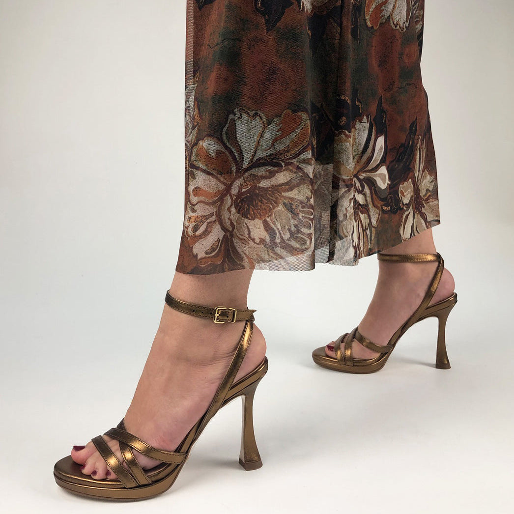 LAS ÚLTIMAS TENDENCIAS EN SANDALIAS CON TACÓN PARA LUCIR PERFECTA