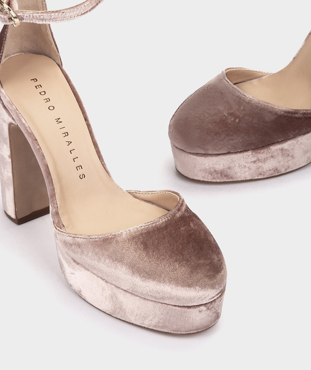 VELVET NUDE