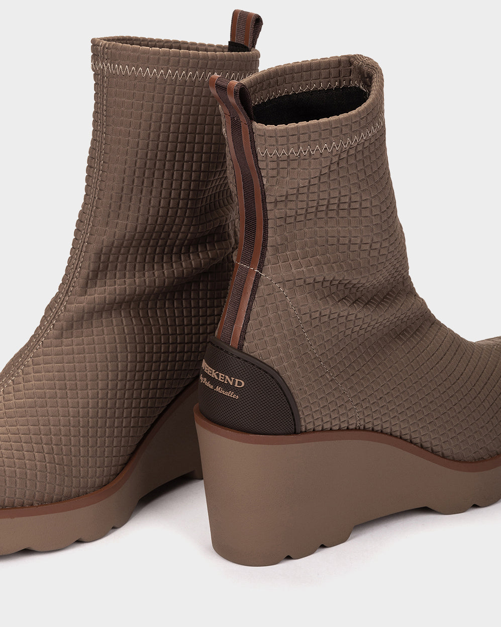 SQUARE TAUPE
