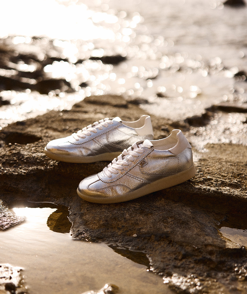 CÓMO COMBINAR ZAPATILLAS DEPORTIVAS DE MUJER PARA IR A LA ÚLTIMA