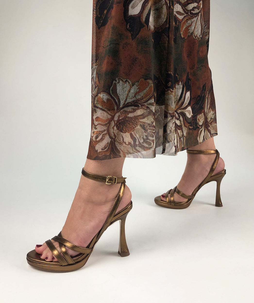 LAS ÚLTIMAS TENDENCIAS EN SANDALIAS CON TACÓN PARA LUCIR PERFECTA