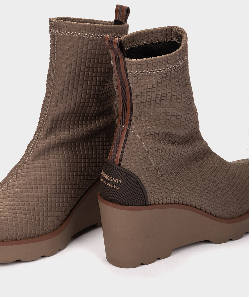 SQUARE TAUPE